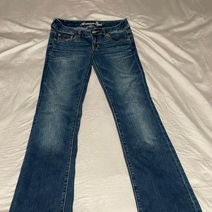 Lord of life left in these Vintage American Eagle flare jeans!